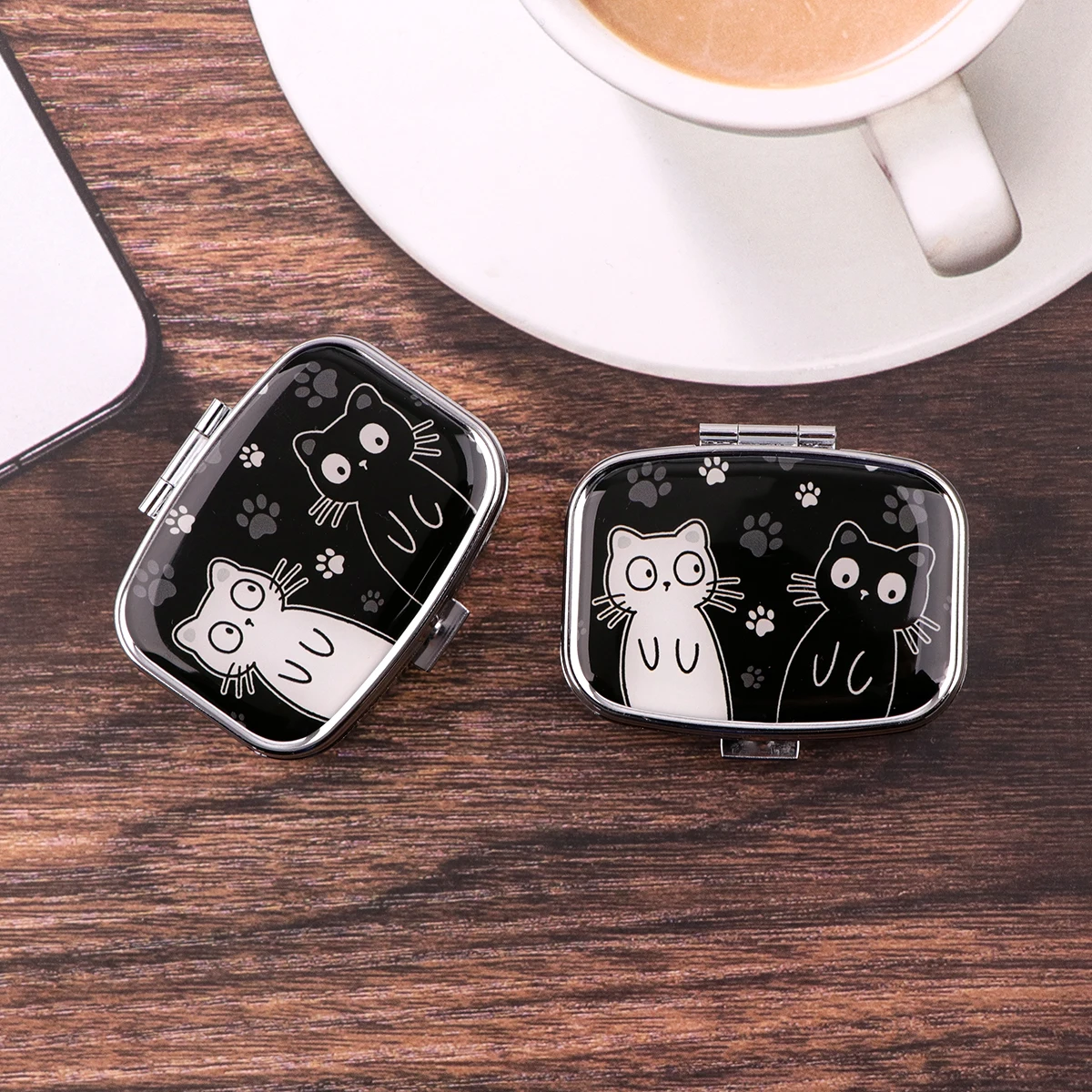 Cartoon Black And White Cat Tr – Travel Accessories Box recenzja i cena